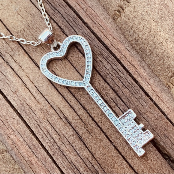 HEART KEY ♡ Cubic Zirconia Necklace GIFT - Picture 5 of 10